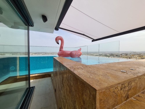 Penthouse Pool Corner Glass